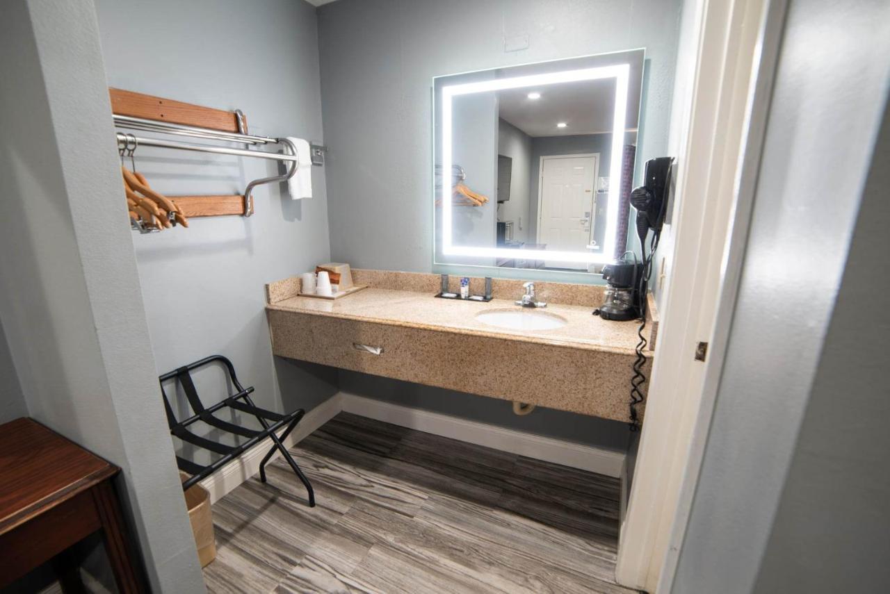 Americas Best Value Inn And Suites Siloam Springs Eksteriør billede